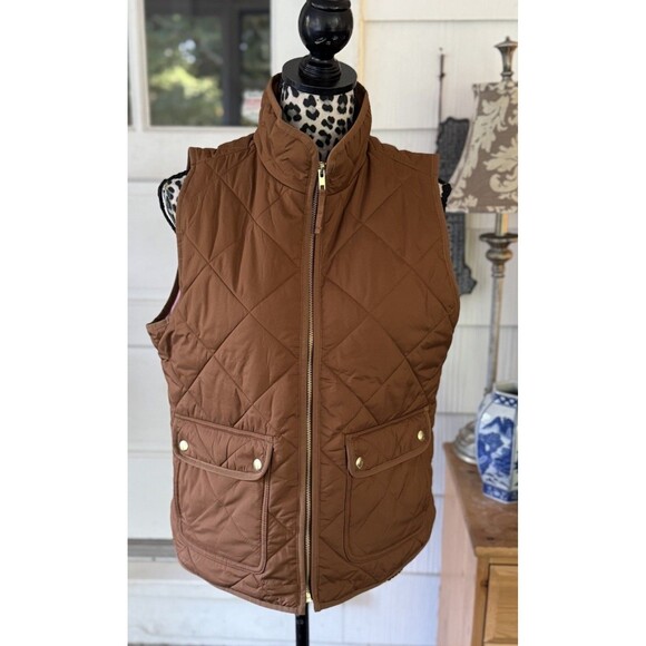 J.Crew Quilted Puffer Vest Women’s Size M Zip Front Snap Pockets Mock Neck Camel - Picture 1 of 10